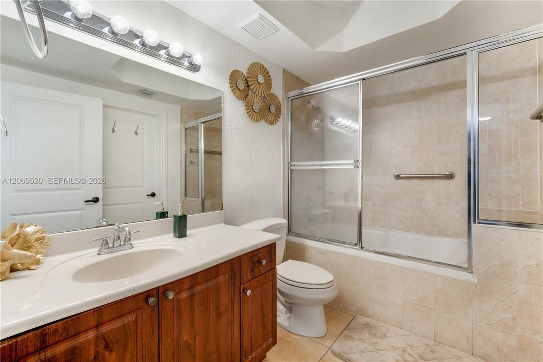 For Rent: $2,700 (1 beds, 1 baths, 692 Square Feet)