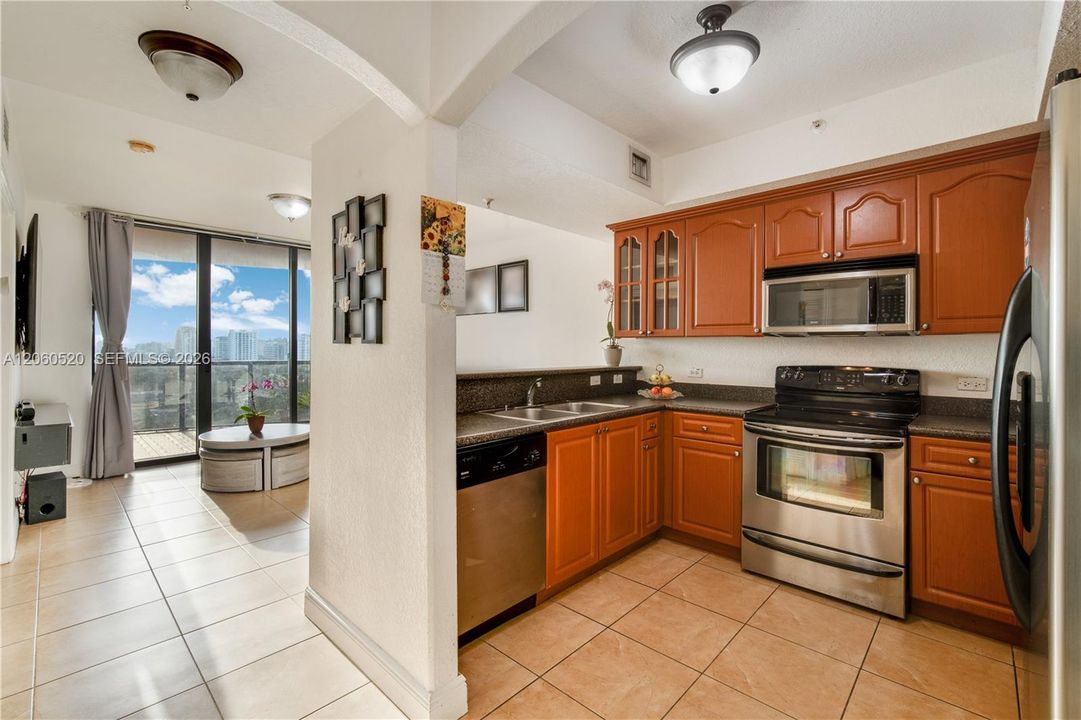 For Rent: $2,700 (1 beds, 1 baths, 692 Square Feet)