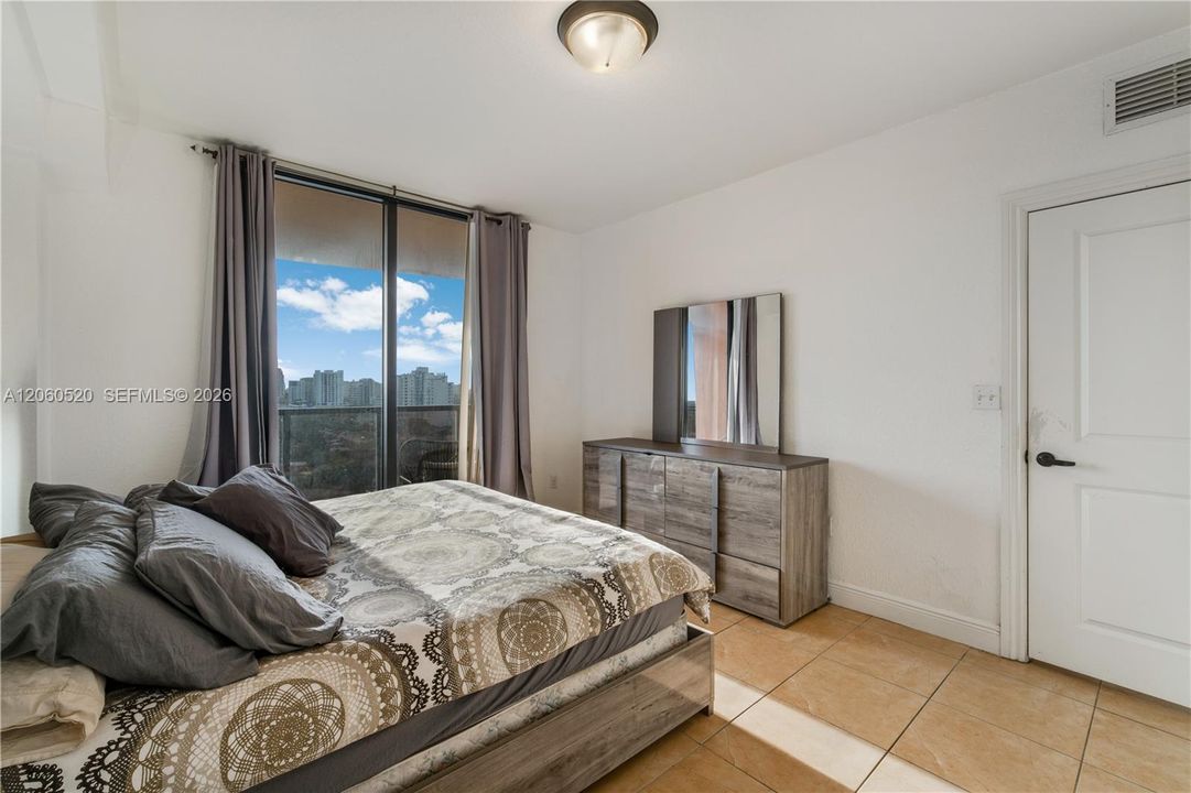 For Rent: $2,700 (1 beds, 1 baths, 692 Square Feet)