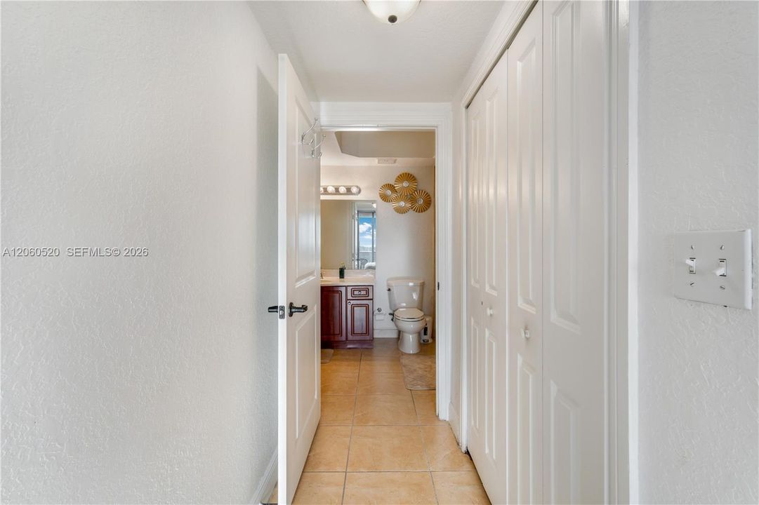 For Rent: $2,700 (1 beds, 1 baths, 692 Square Feet)