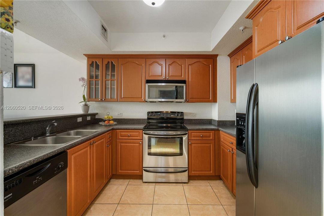 For Rent: $2,700 (1 beds, 1 baths, 692 Square Feet)