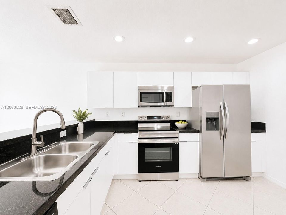 For Rent: $2,800 (2 beds, 2 baths, 1350 Square Feet)