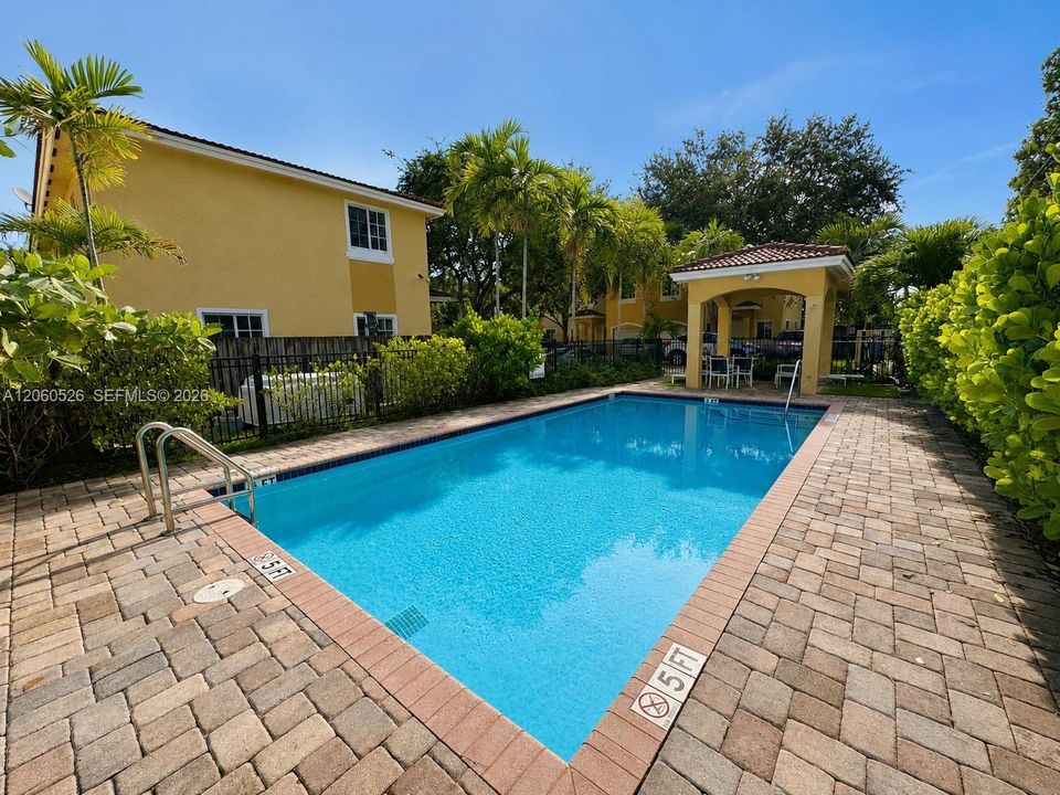 For Rent: $2,800 (2 beds, 2 baths, 1350 Square Feet)