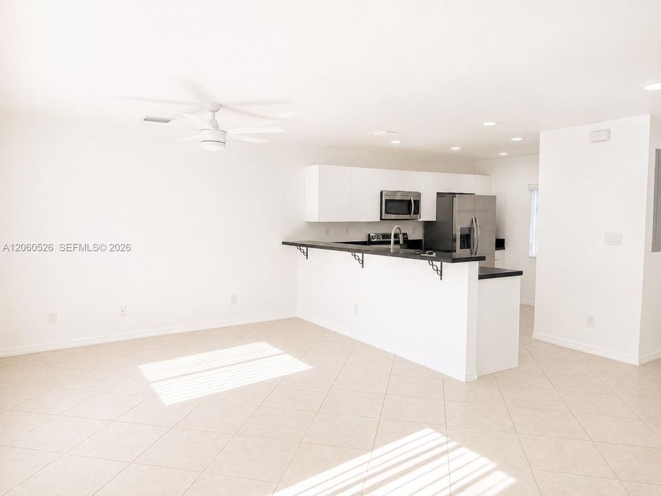 For Rent: $2,800 (2 beds, 2 baths, 1350 Square Feet)