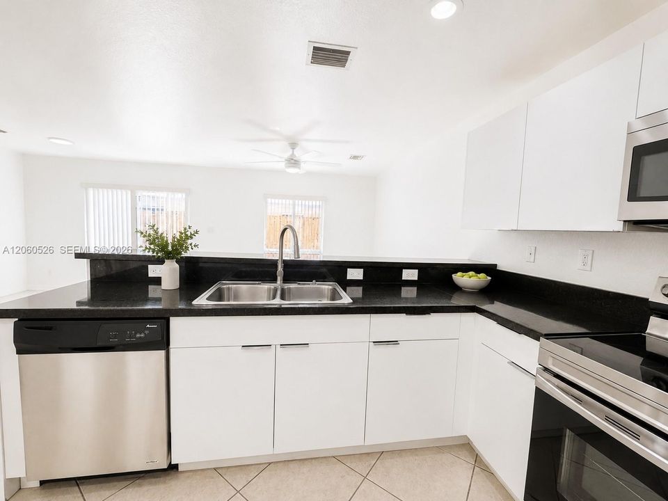 For Rent: $2,800 (2 beds, 2 baths, 1350 Square Feet)