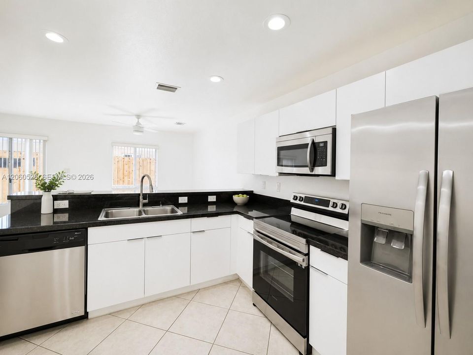 For Rent: $2,800 (2 beds, 2 baths, 1350 Square Feet)