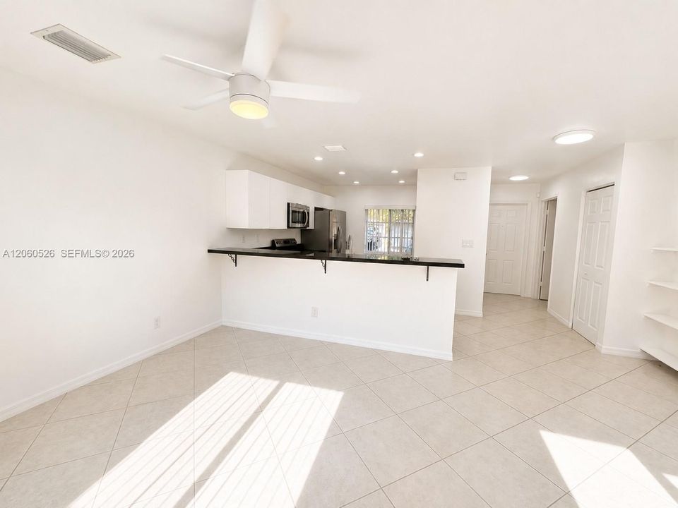For Rent: $2,800 (2 beds, 2 baths, 1350 Square Feet)
