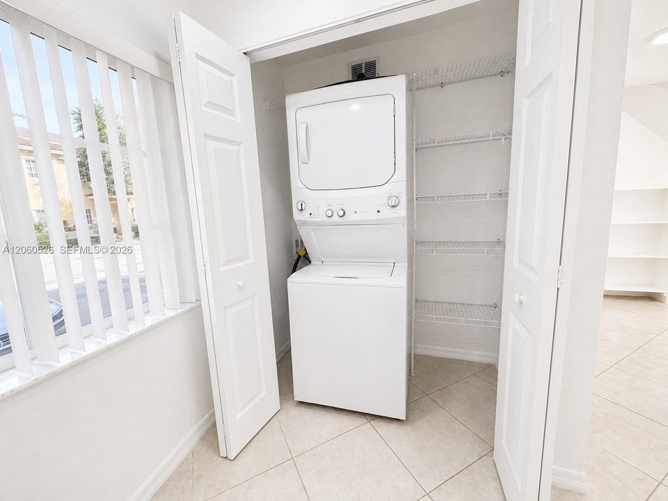 For Rent: $2,800 (2 beds, 2 baths, 1350 Square Feet)