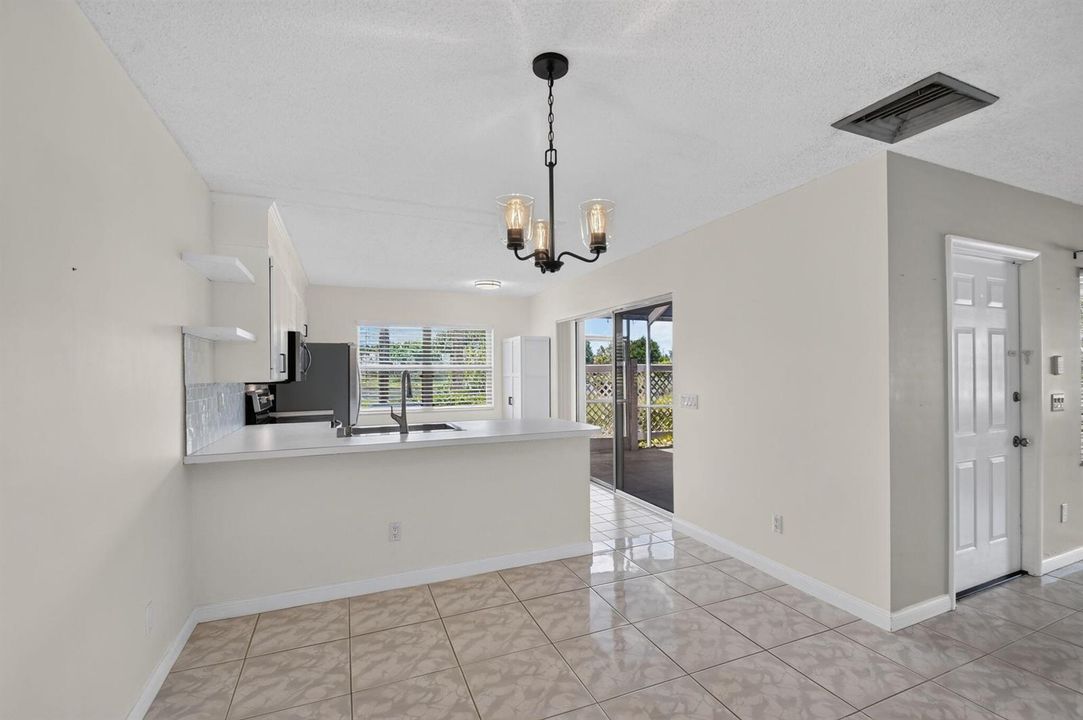 Dining Area & Kitchen