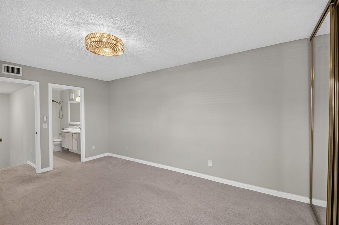 Guest Bedroom - Alternate View