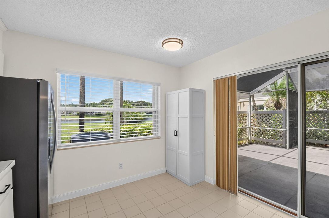 Breakfast Area with Lanai Access