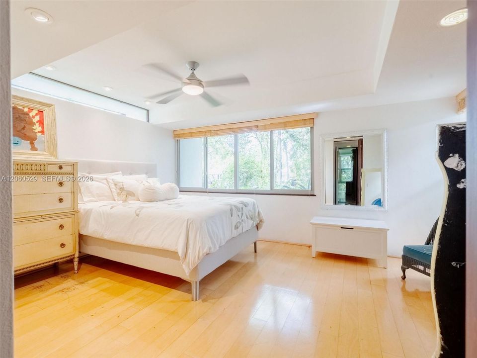 2nd bedroom with adjacent full bathroom