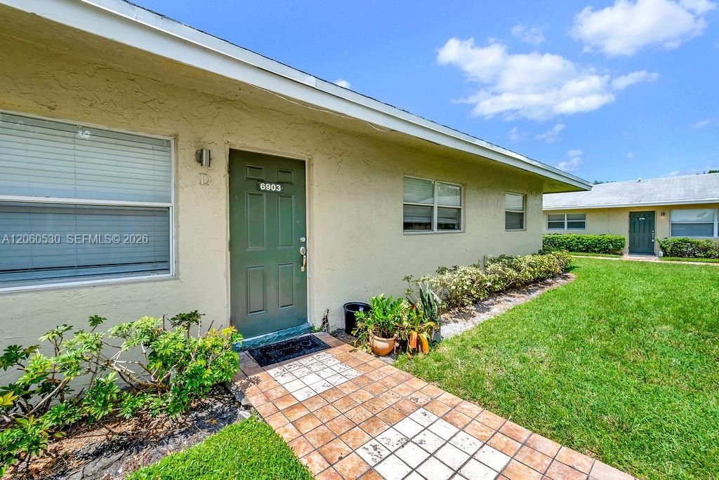 For Rent: $1,995 (2 beds, 2 baths, 875 Square Feet)