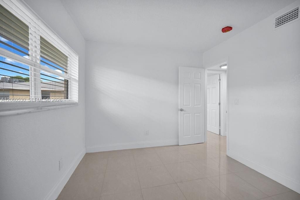 For Rent: $1,995 (2 beds, 2 baths, 875 Square Feet)