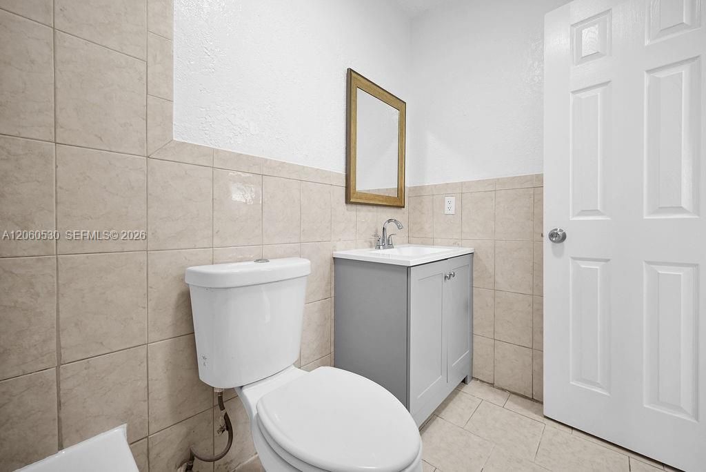 For Rent: $1,995 (2 beds, 2 baths, 875 Square Feet)