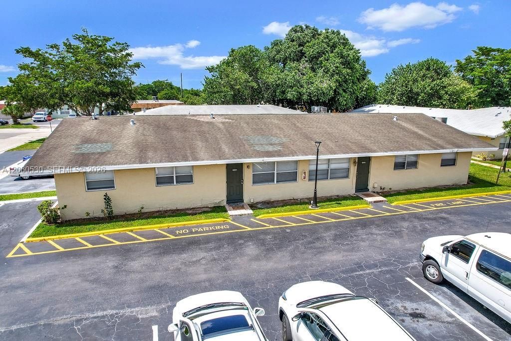 For Rent: $1,995 (2 beds, 2 baths, 875 Square Feet)