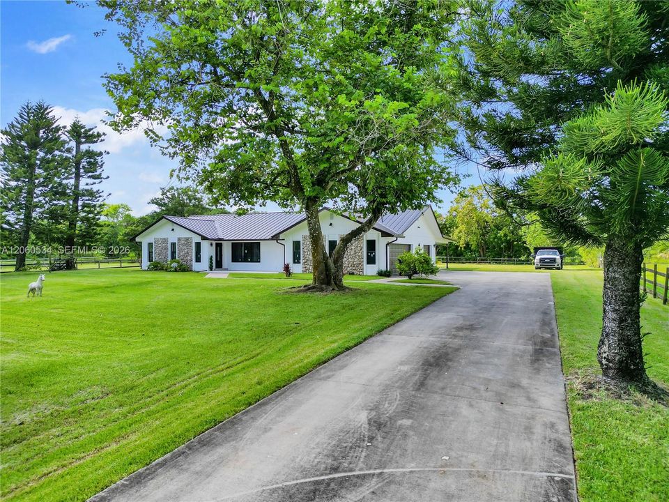 В аренду: $9,000 (4 спален, 4 ванн, 1932 Квадратных фут)