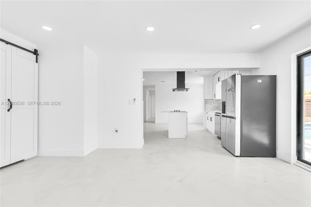 En Venta: $634,900 (4 camas, 3 baños, 1685 Pies cuadrados)