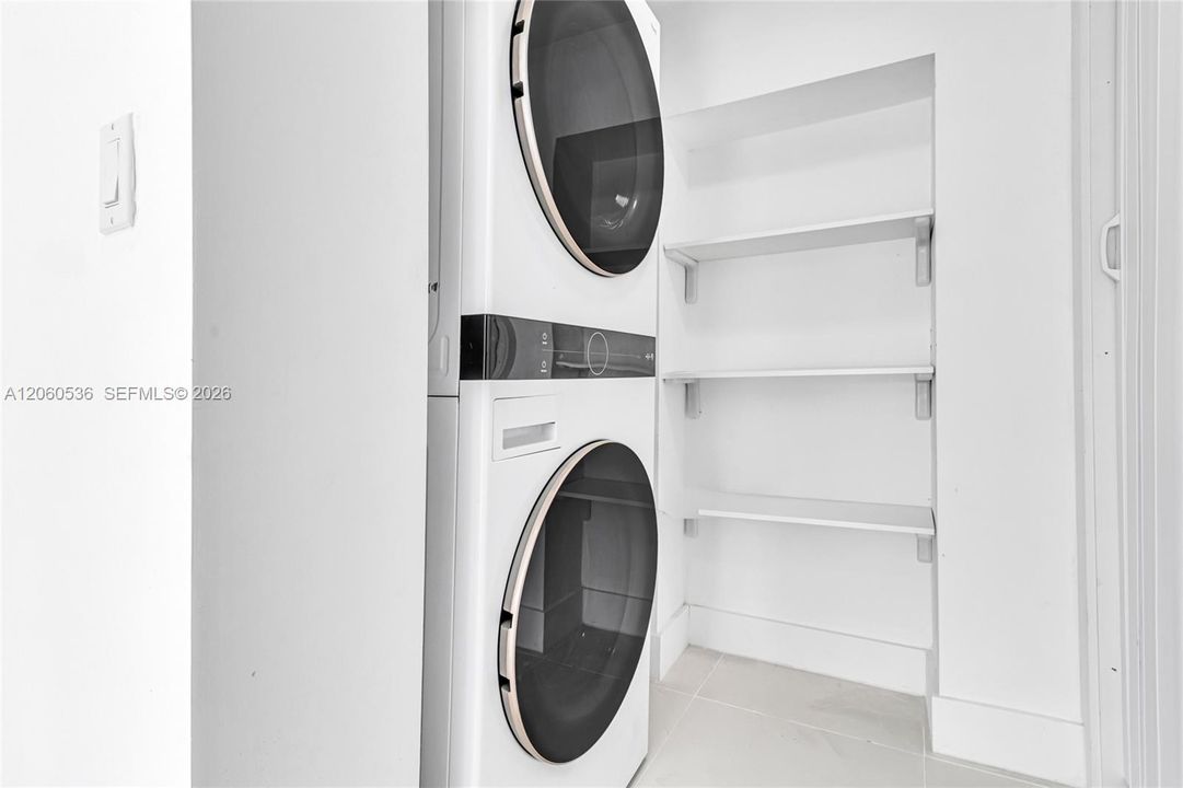 En Venta: $634,900 (4 camas, 3 baños, 1685 Pies cuadrados)