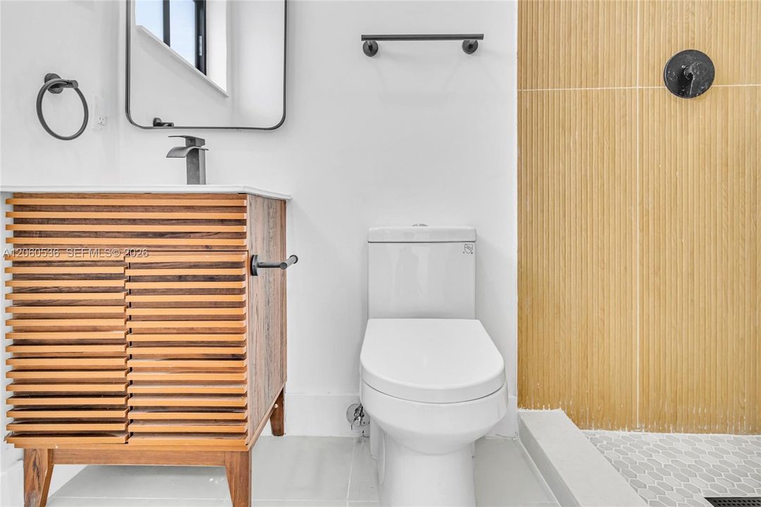 En Venta: $634,900 (4 camas, 3 baños, 1685 Pies cuadrados)