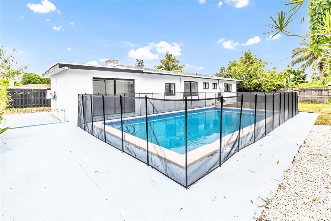 En Venta: $634,900 (4 camas, 3 baños, 1685 Pies cuadrados)