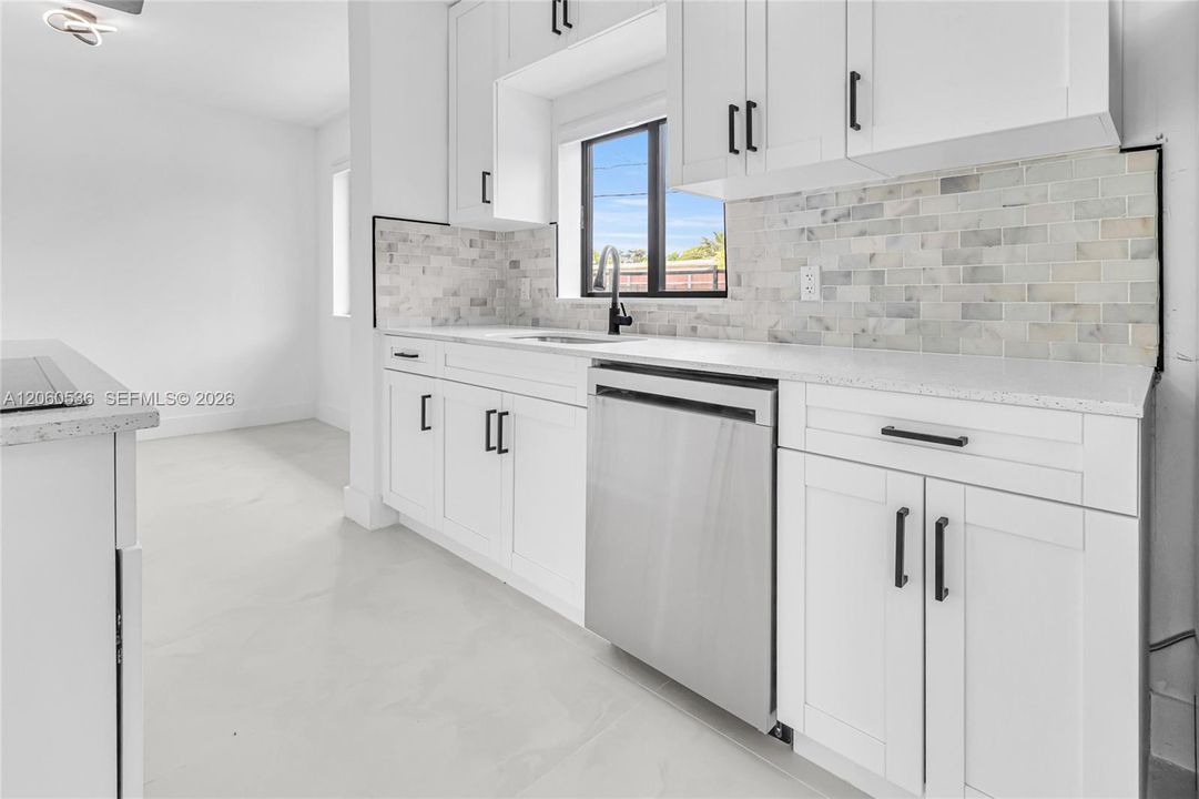 En Venta: $634,900 (4 camas, 3 baños, 1685 Pies cuadrados)