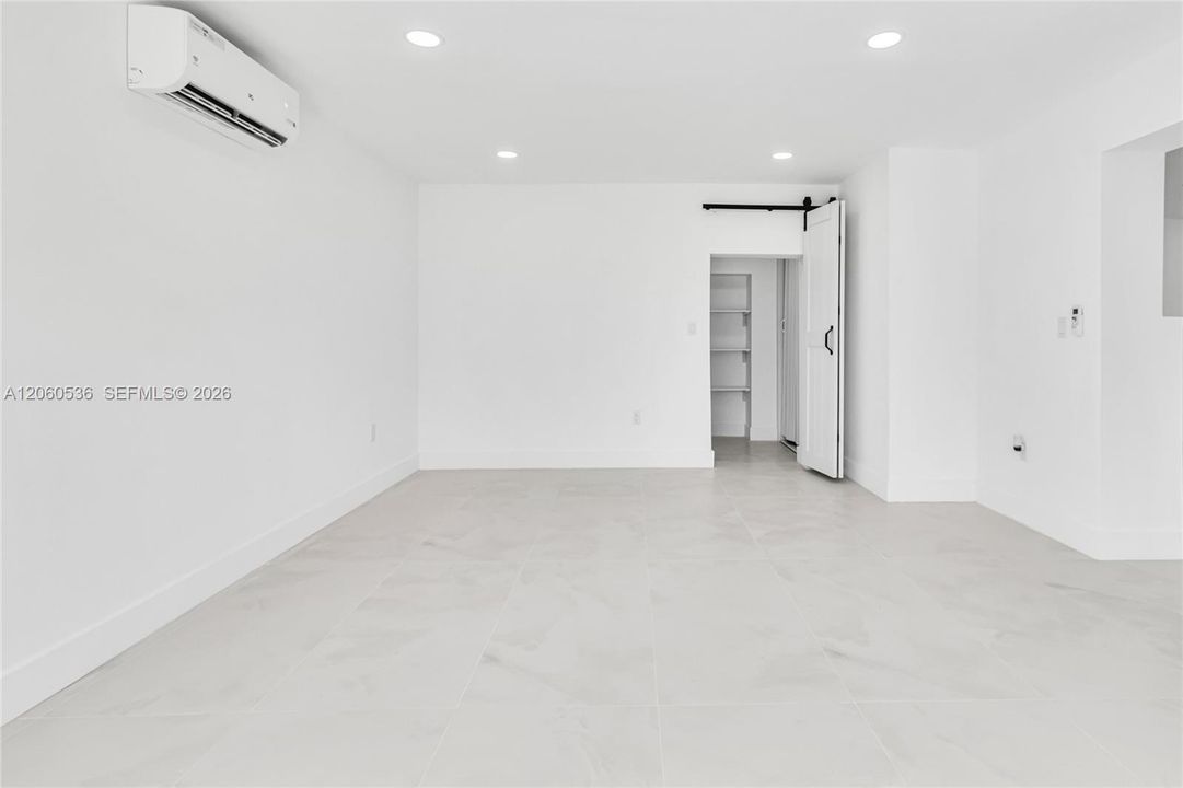En Venta: $634,900 (4 camas, 3 baños, 1685 Pies cuadrados)