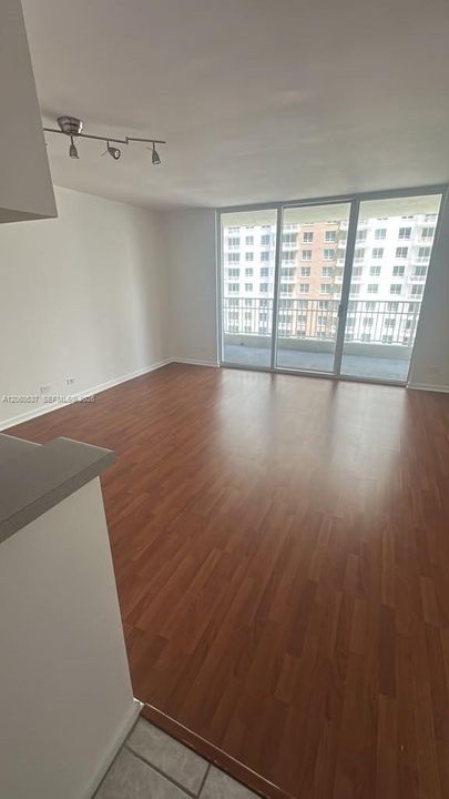 En Venta: $519,900 (1 camas, 1 baños, 806 Pies cuadrados)