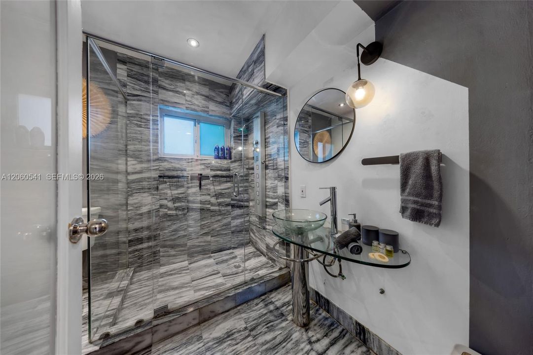 В аренду: $5,000 (3 спален, 2 ванн, 1808 Квадратных фут)