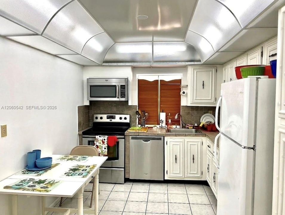 В аренду: $2,000 (2 спален, 1 ванн, 1075 Квадратных фут)
