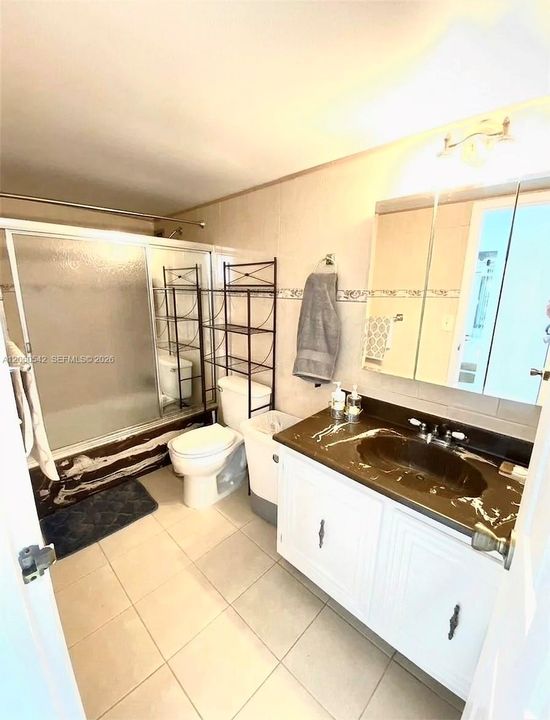 В аренду: $2,000 (2 спален, 1 ванн, 1075 Квадратных фут)