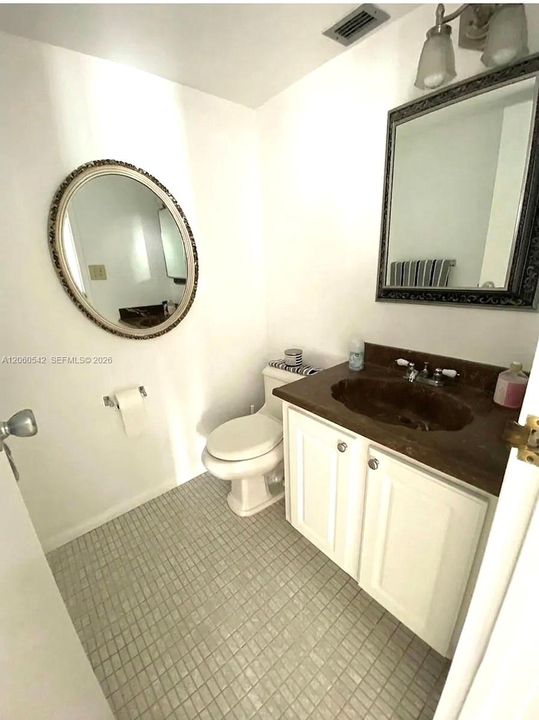 В аренду: $2,000 (2 спален, 1 ванн, 1075 Квадратных фут)