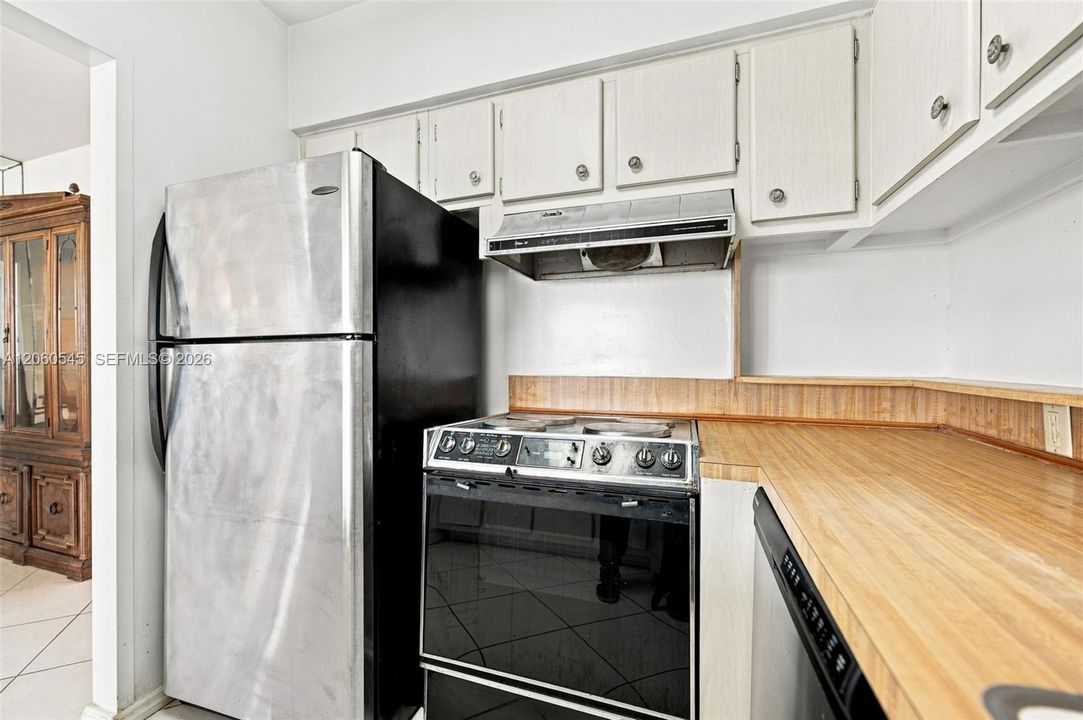 For Sale: $395,000 (2 beds, 2 baths, 1181 Square Feet)