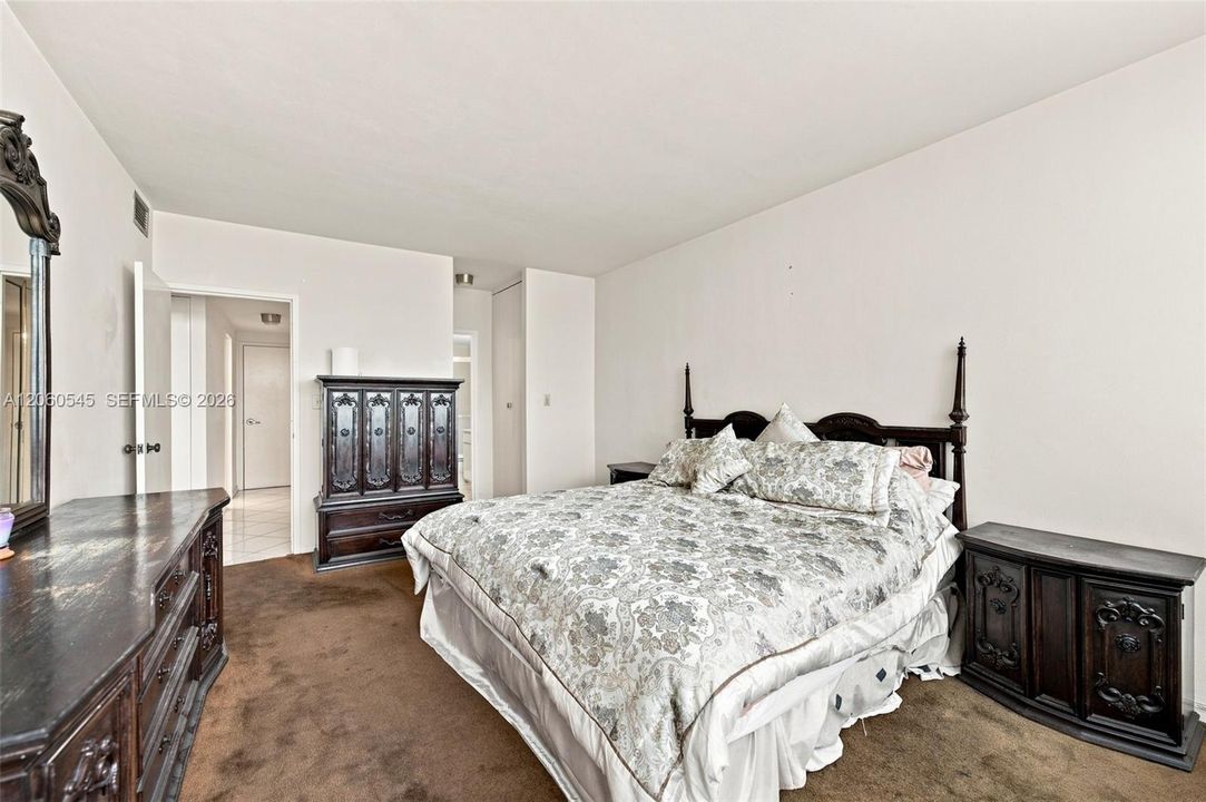 For Sale: $395,000 (2 beds, 2 baths, 1181 Square Feet)