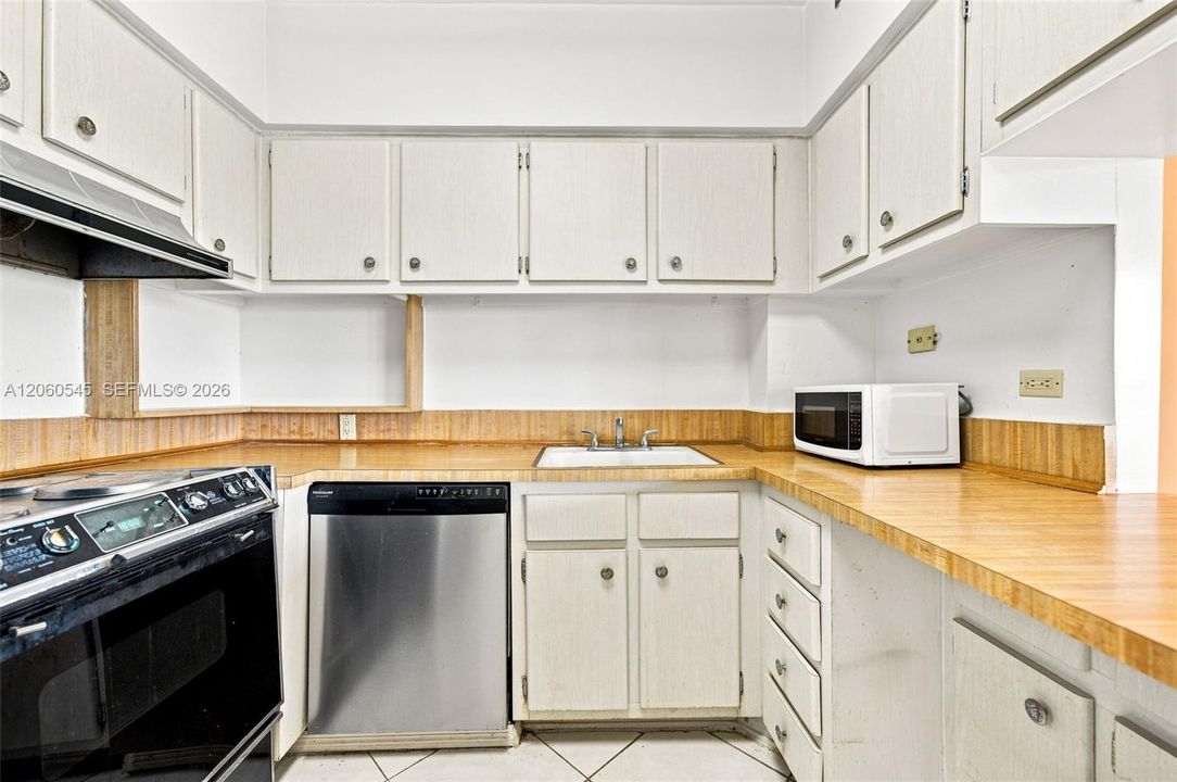 For Sale: $395,000 (2 beds, 2 baths, 1181 Square Feet)