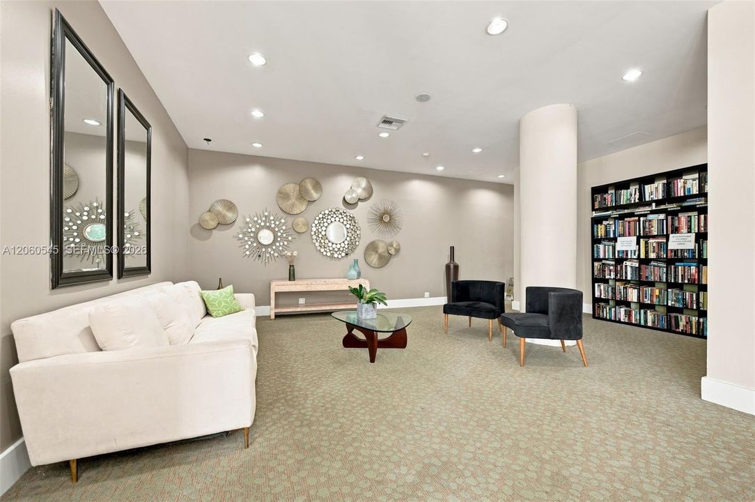 For Sale: $395,000 (2 beds, 2 baths, 1181 Square Feet)