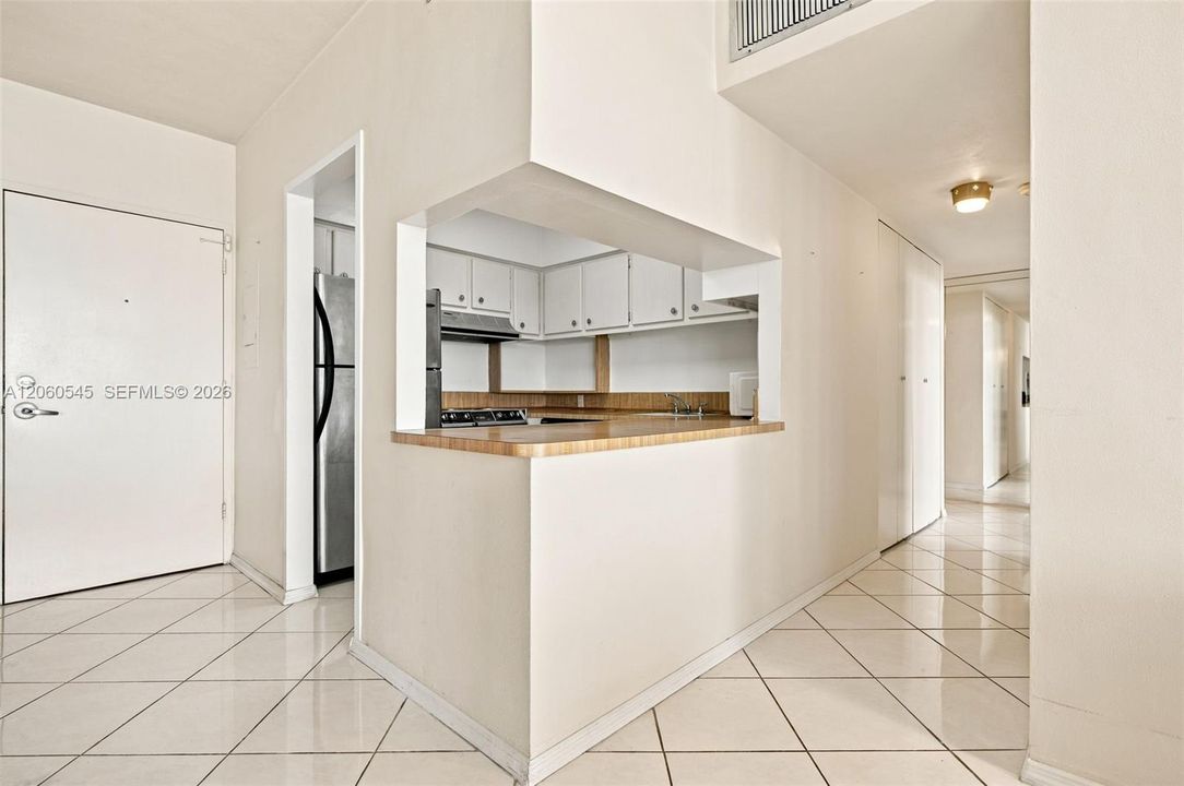 For Sale: $395,000 (2 beds, 2 baths, 1181 Square Feet)