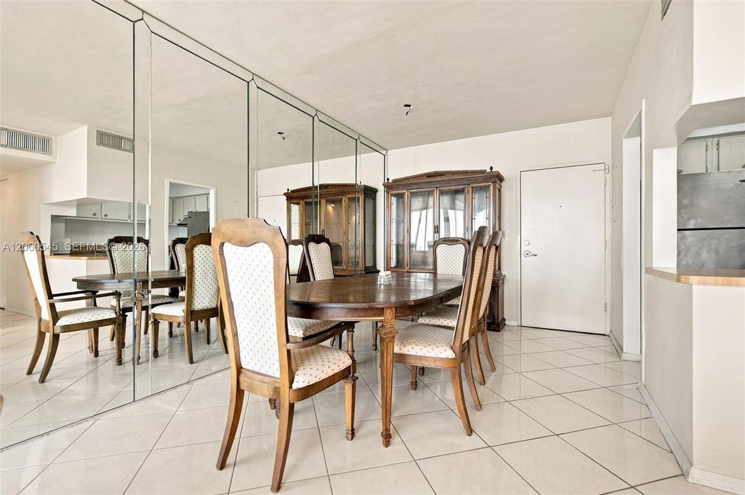 For Sale: $395,000 (2 beds, 2 baths, 1181 Square Feet)