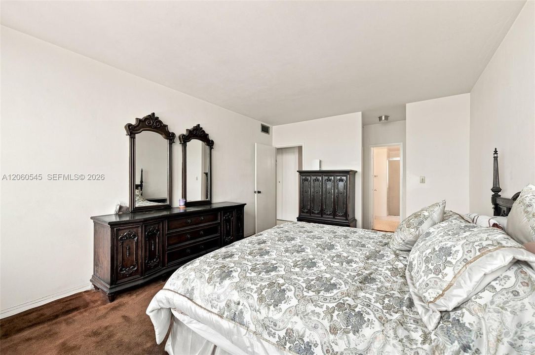 For Sale: $395,000 (2 beds, 2 baths, 1181 Square Feet)
