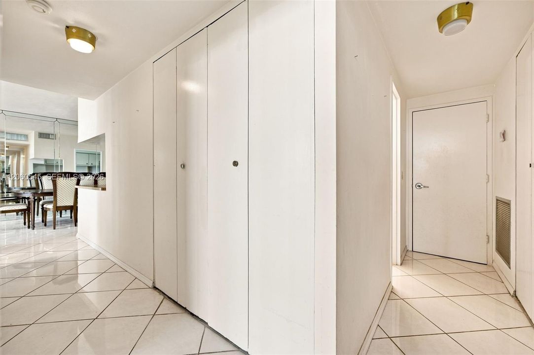 For Sale: $395,000 (2 beds, 2 baths, 1181 Square Feet)