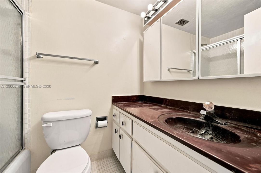 For Sale: $395,000 (2 beds, 2 baths, 1181 Square Feet)