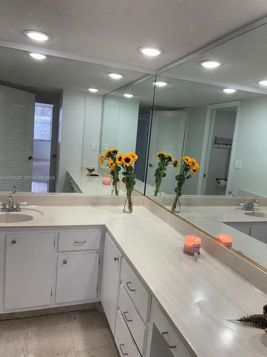 В аренду: $2,850 (2 спален, 2 ванн, 1206 Квадратных фут)