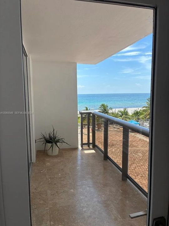 В аренду: $2,850 (2 спален, 2 ванн, 1206 Квадратных фут)
