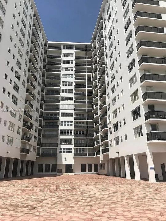 В аренду: $2,850 (2 спален, 2 ванн, 1206 Квадратных фут)