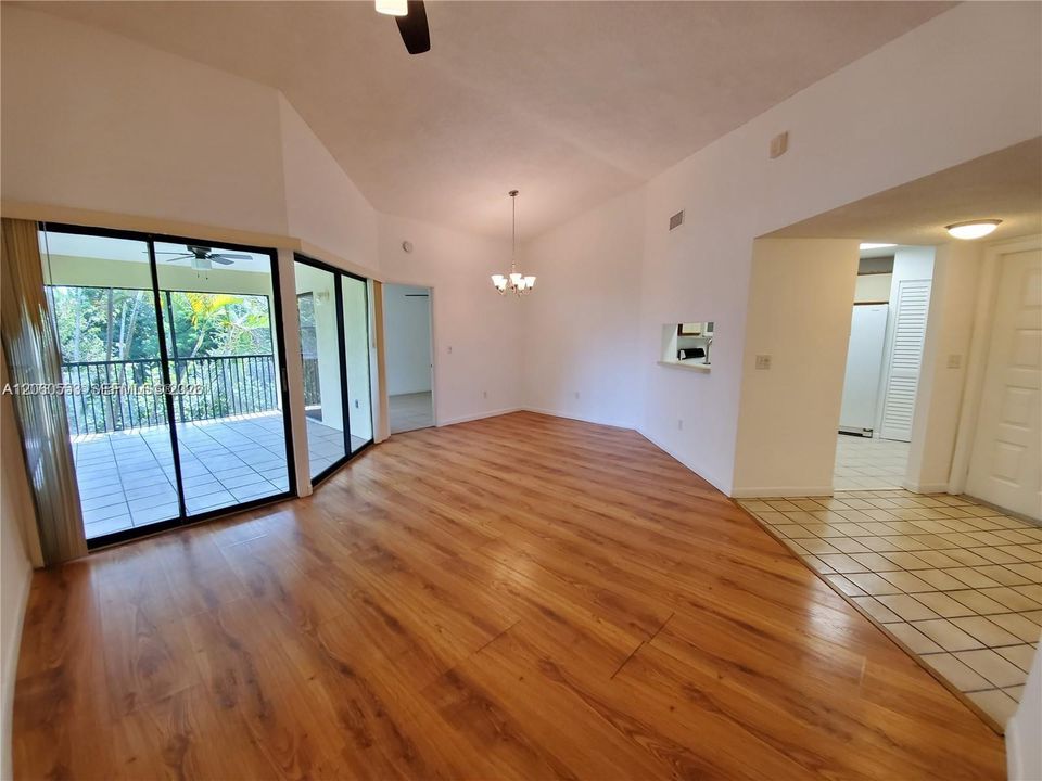 В аренду: $1,800 (2 спален, 2 ванн, 970 Квадратных фут)