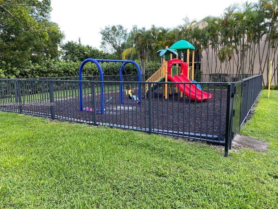 В аренду: $1,800 (2 спален, 2 ванн, 970 Квадратных фут)