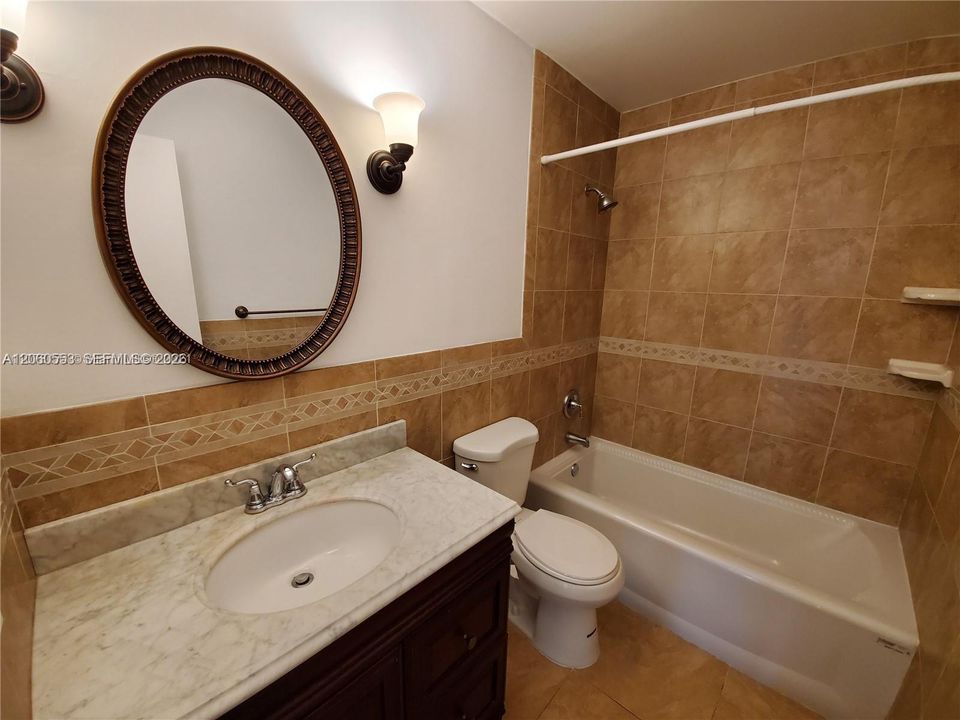 В аренду: $1,800 (2 спален, 2 ванн, 970 Квадратных фут)