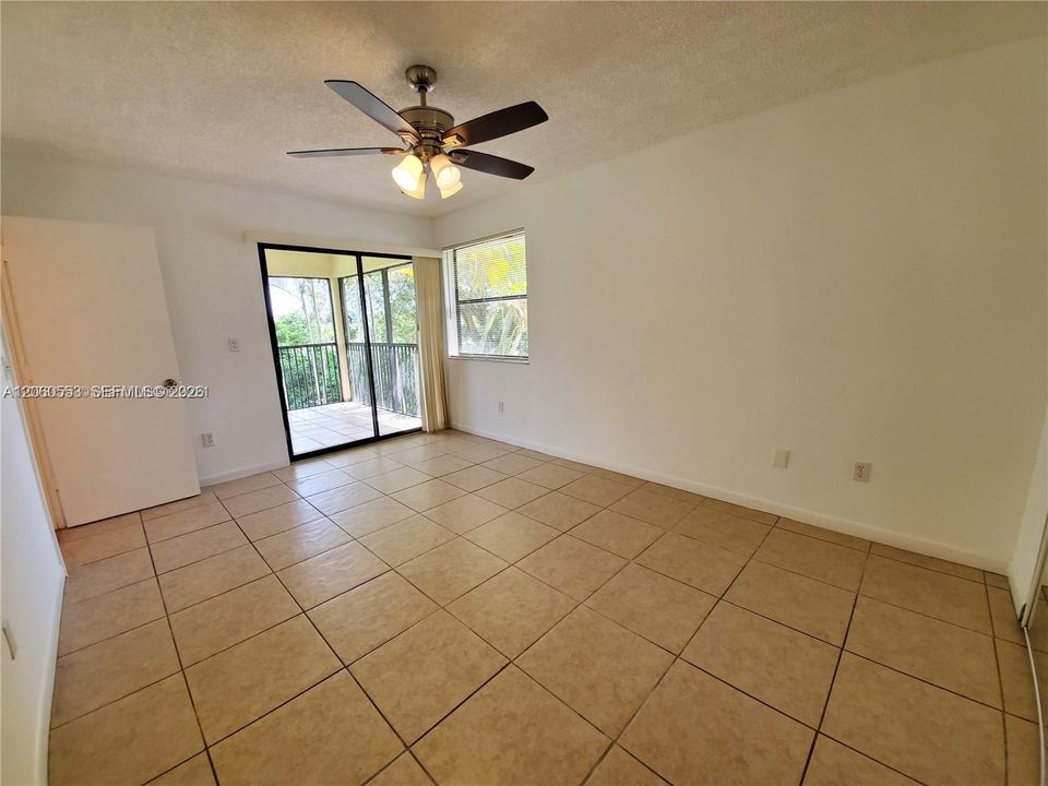 В аренду: $1,800 (2 спален, 2 ванн, 970 Квадратных фут)