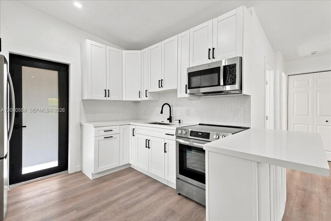 For Sale: $465,000 (2 beds, 1 baths, 750 Square Feet)