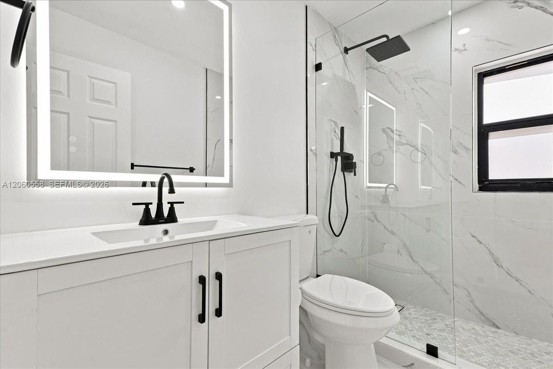 For Sale: $465,000 (2 beds, 1 baths, 750 Square Feet)